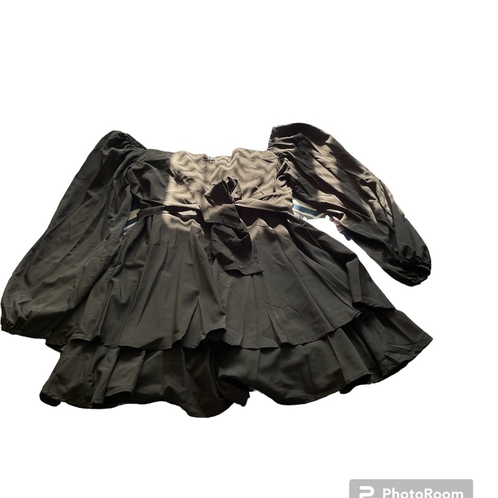 Black Puff-Sleeve Tiered Romper - Picture 5 of 11